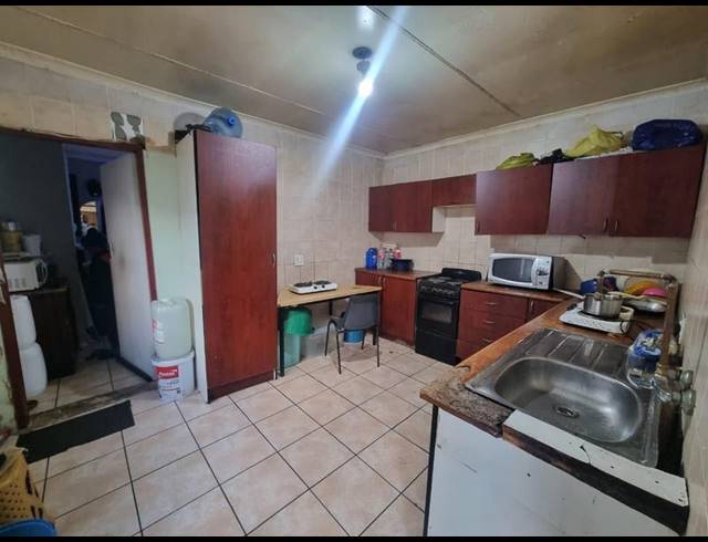 5 BEDROOM HOUSE FOR SALE IN VREDEDORP